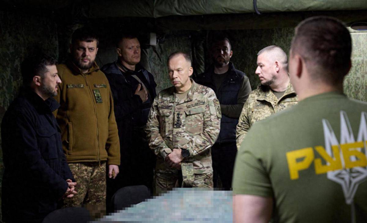 泽连斯基亲临红军城战场<strong></p>
<p>东吴证券股票</strong>,乌克兰誓言不退一步,后方精锐部队被俄一锅端!