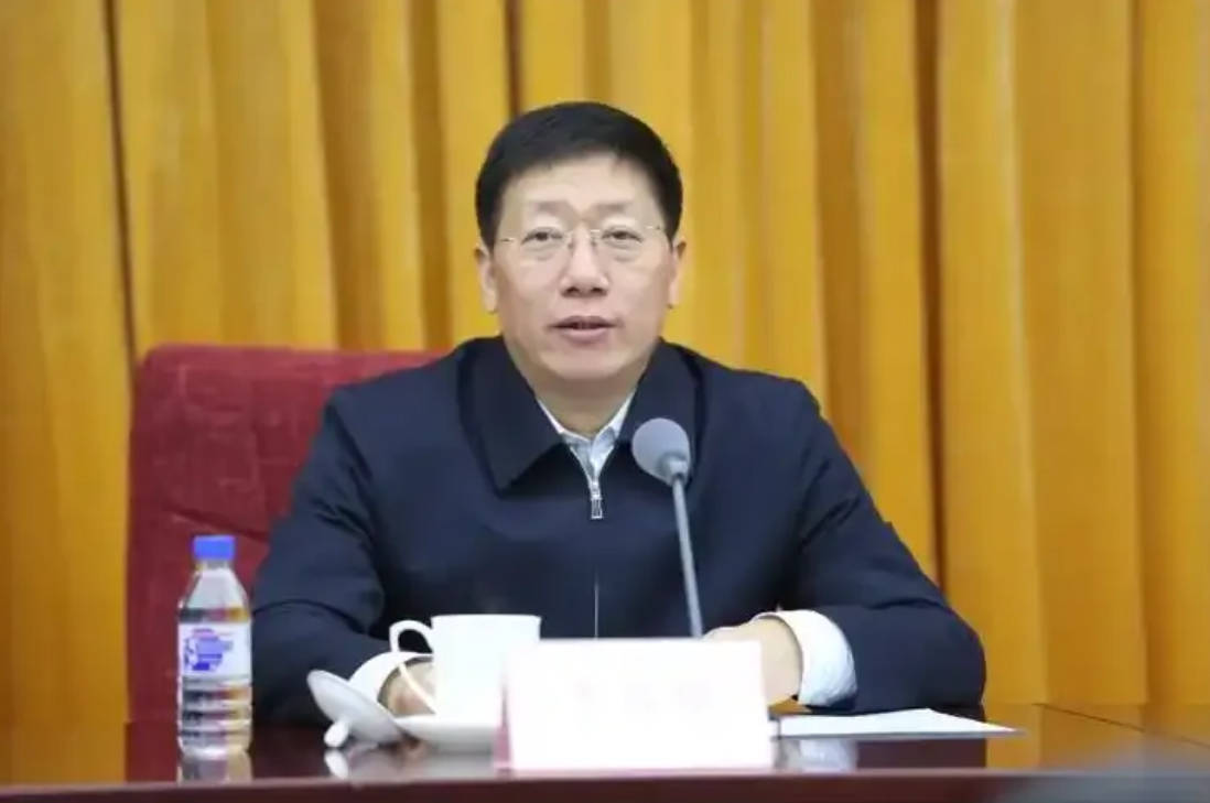 周一<strong></p>
<p>上海能源股票</strong>，中纪委连打“三虎”！