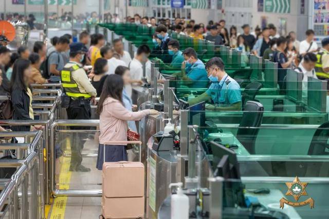 澳门今年出入境总人次突破两亿<strong></p>
<p>上海能源股票</strong>，刷新最快纪录！