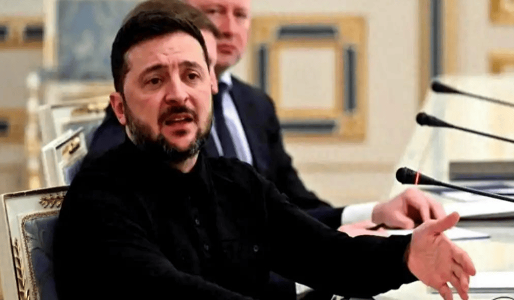 乌军全线崩溃<strong></p>
<p>飞亚达股票</strong>，红军村遭20倍俄军猛烈围攻，美国要抛弃基辅？