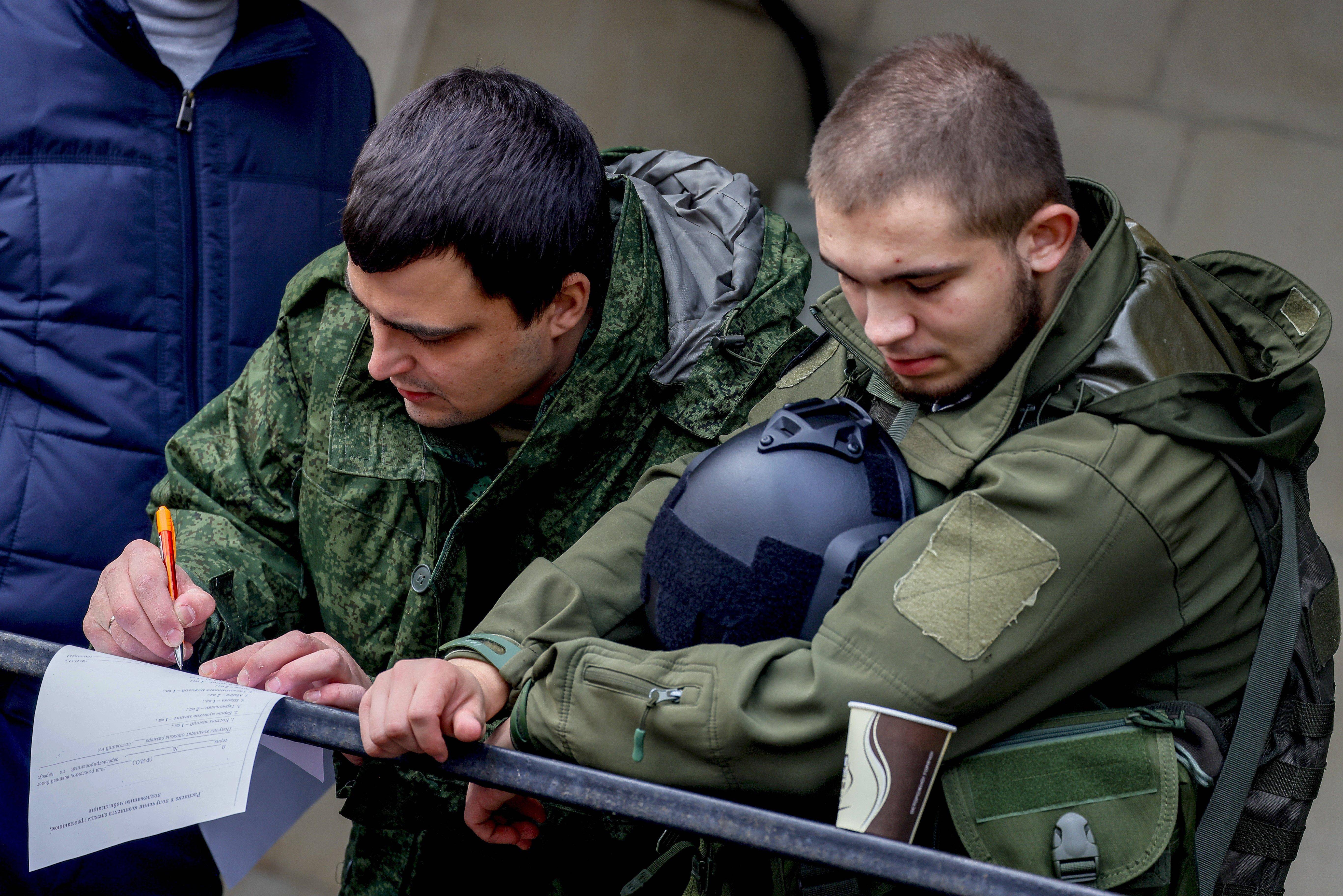 65万逃兵<strong></p>
<p>国海证券股票</strong>,俄军迎来两场大捷,乌克兰面临两难抉择:毁灭还是投降