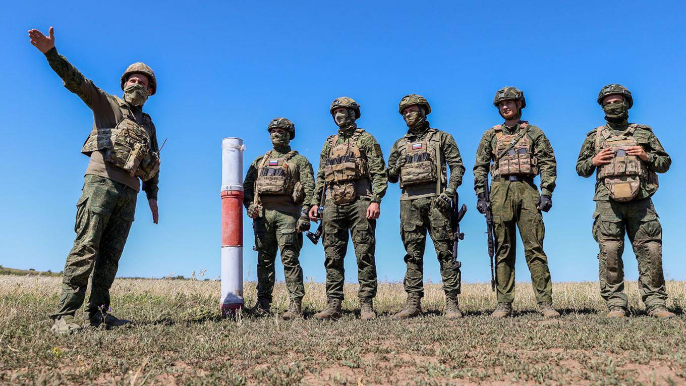 65万逃兵<strong></p>
<p>国海证券股票</strong>,俄军迎来两场大捷,乌克兰面临两难抉择:毁灭还是投降