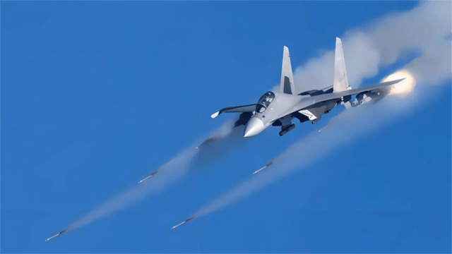 不惜一切守好国门!歼16挂弹升空<strong></p>
<p>奥马电器股票</strong>,火力值拉满,敌机狼狈逃窜