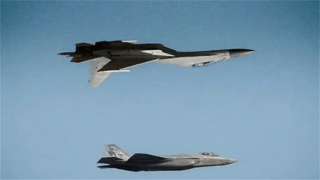 不惜一切守好国门!歼16挂弹升空<strong></p>
<p>奥马电器股票</strong>,火力值拉满,敌机狼狈逃窜