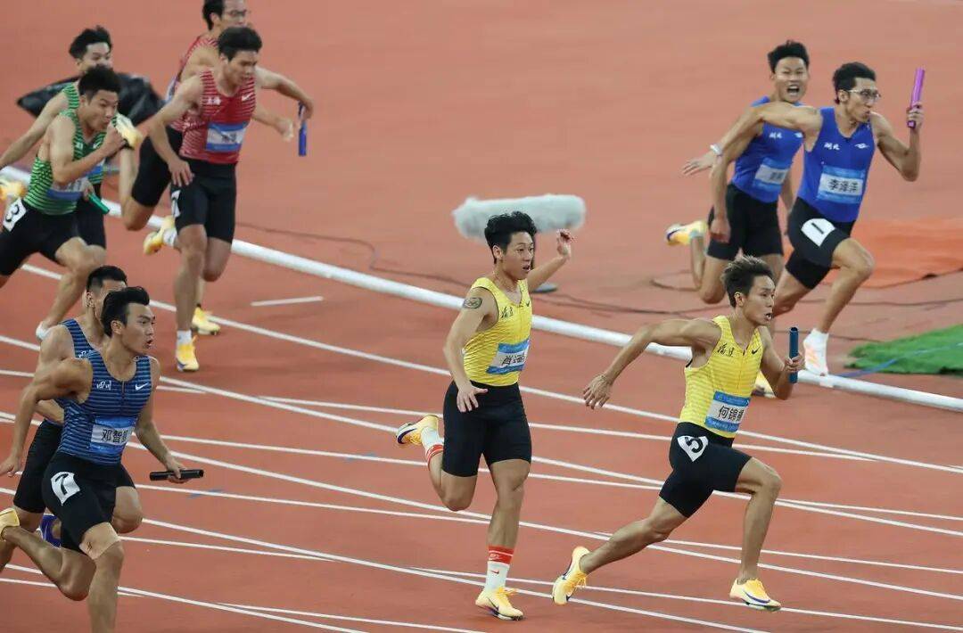 “夺冠能偷偷亲你一下不?”十五运会上<strong></p>
<p>山西焦化股票</strong>,这对田径CP的赛场之吻甜上热搜!