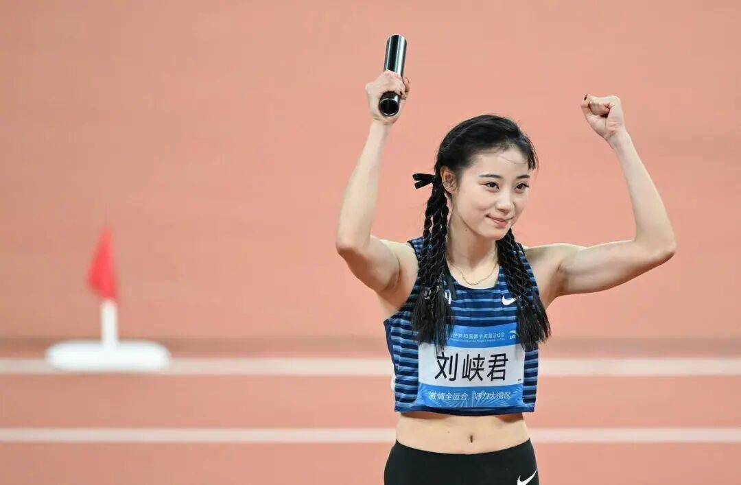 “夺冠能偷偷亲你一下不?”十五运会上<strong></p>
<p>山西焦化股票</strong>,这对田径CP的赛场之吻甜上热搜!