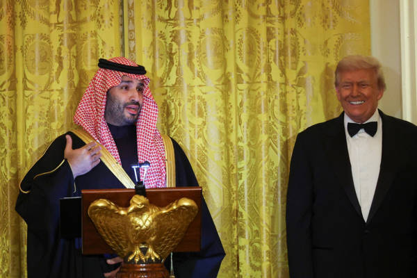 特朗普怼记者：沙特王储对卡舒吉案“一无所知”，别让他难堪