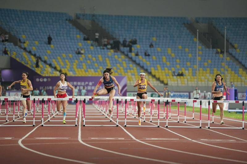 头名晋级决赛！全运会女子100米栏预赛-吴艳妮跑出12秒98