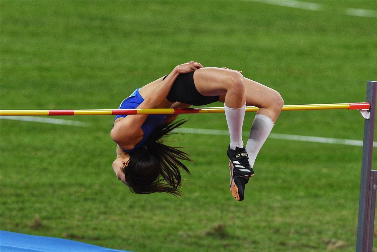 清华学霸<strong></p>
<p>环旭电子股票</strong>，一跃登顶！湖北选手邵雨琪摘得全运会女子跳高金牌