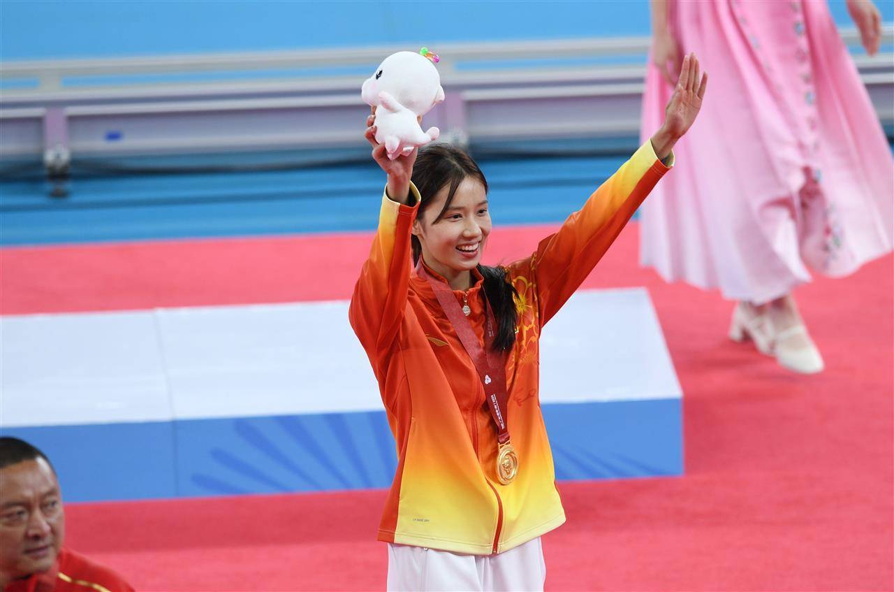 清华学霸<strong></p>
<p>环旭电子股票</strong>，一跃登顶！湖北选手邵雨琪摘得全运会女子跳高金牌