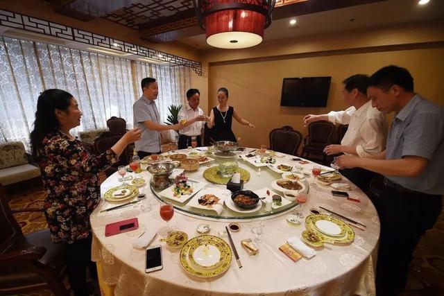证券饭局(证券公司的席位是什么)