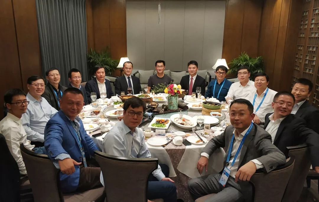 证券饭局(证券上班主要做什么)